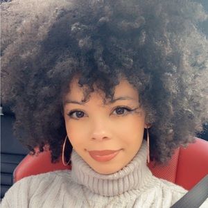 Meet your Posher, Adia